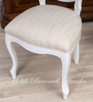Sedia stile Luigi Filippo in legno colorato bianco e tessuto chiaro